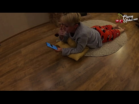 ❤️ Τρελή ξανθιά ρουφάει τεράστιο πουλί και χοροπηδάει πάνω του - πρωκτικό σεξ ❌ Πορνό βίντεο ️